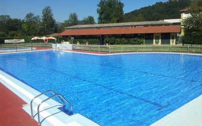 Cambridge Institute gestionará este verano los cursos de natación de la piscina de Cangas de Onís