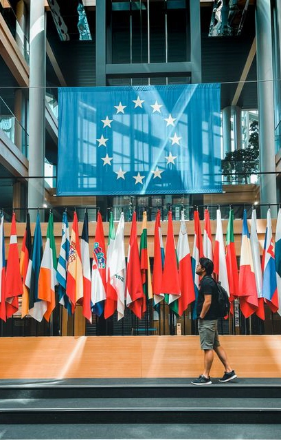 Idiomas para oposiciones: qué nivel y certificados piden Policía Nacional, Guardia Civil y otras oposiciones